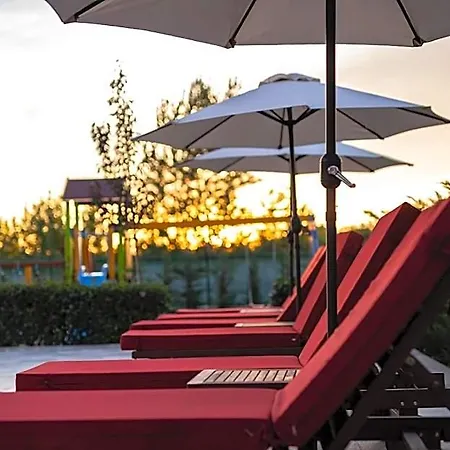 Aphrodite Park Deluxe מלון דירות 3*