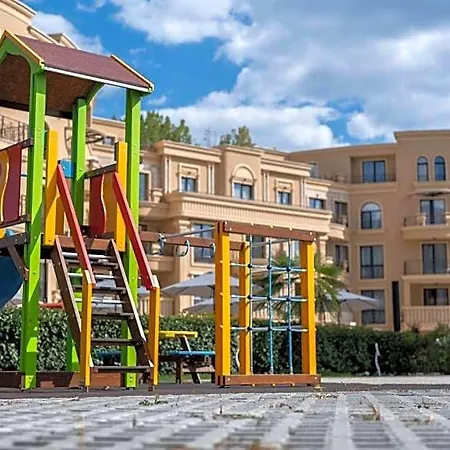 Aphrodite Park Deluxe מלון דירות