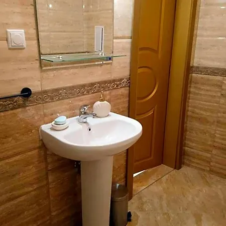 Aphrodite Park Deluxe מלון דירות